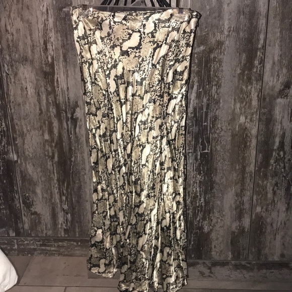 H & M snakeskin skirt - Picture 4 of 5